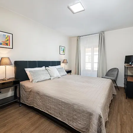 Postel * 巴拉顿菲赖德