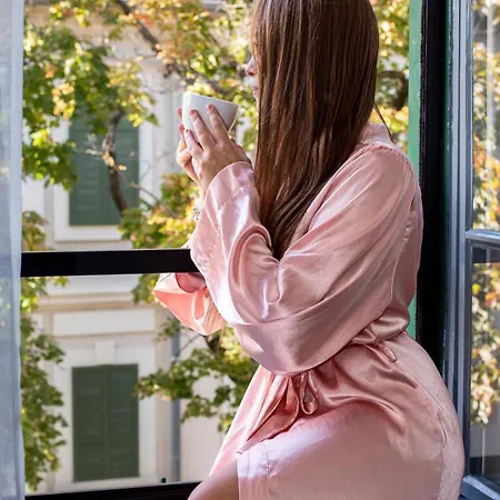 Postel Πανδοχείο *